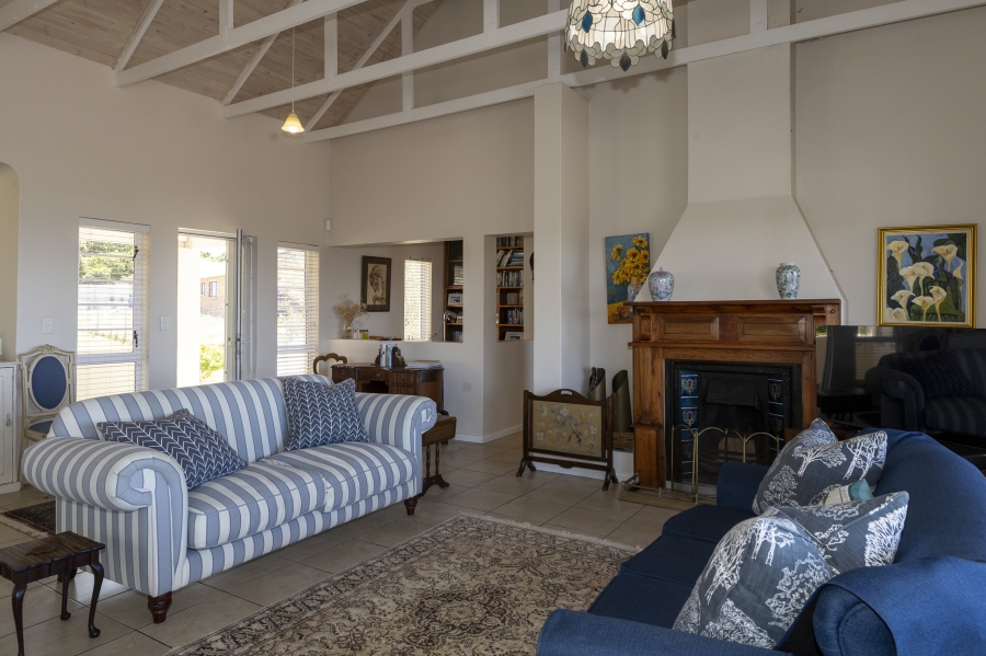 5 Bedroom Property for Sale in Kleinemonde Eastern Cape